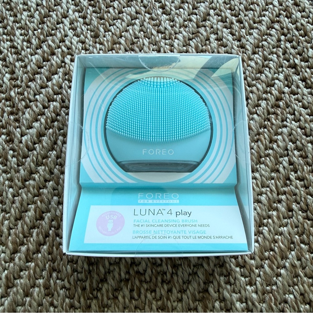 SEALED FOREO Luna 4 Play Facial Cleansing Brush Mint Color